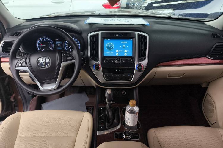 Used CHANGAN CS95 2017 2.0T Two-Wheel Drive Zhiyuan Edition Interior 2