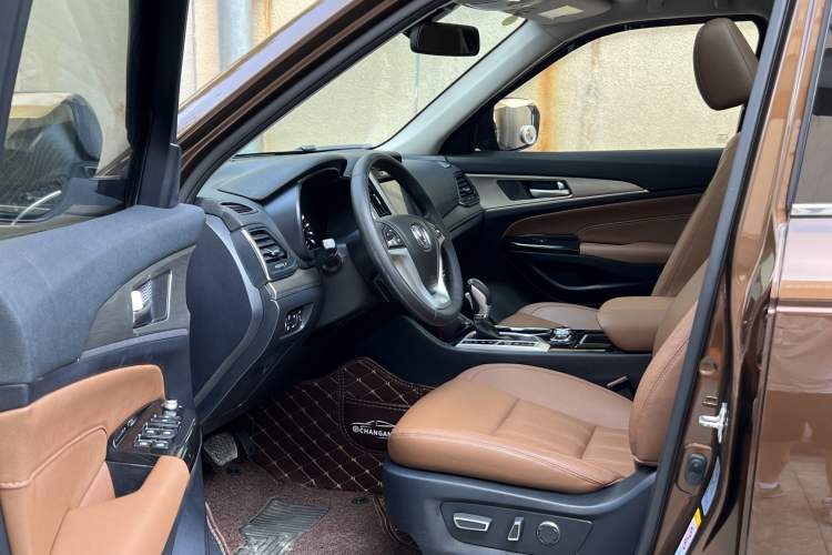 Used CHANGAN CS95 2017 2.0T Two-Wheel Drive Zhitu Edition Interior 2