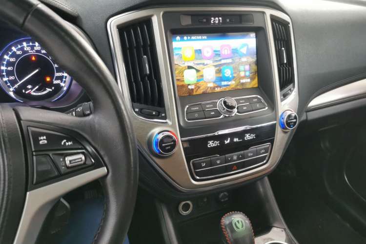 Used CHANGAN CS95 2017 2.0T Two-Wheel Drive Zhituo Edition Interior 2