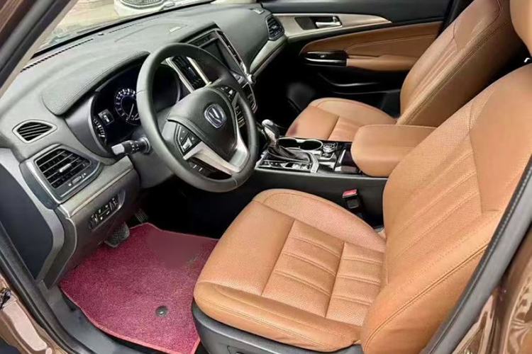 Used CHANGAN CS95 2017 2.0T Two-Wheel Drive Zhituo Edition Interior 2