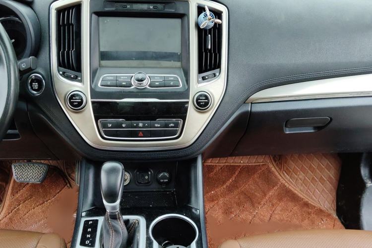 Used CHANGAN CS95 2017 2.0T Two-Wheel Drive Zhiyuan Edition Interior 2