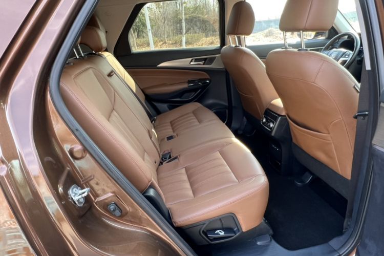 Used CHANGAN CS95 2017 2.0T Two-Wheel Drive Zhituo Edition Interior 2