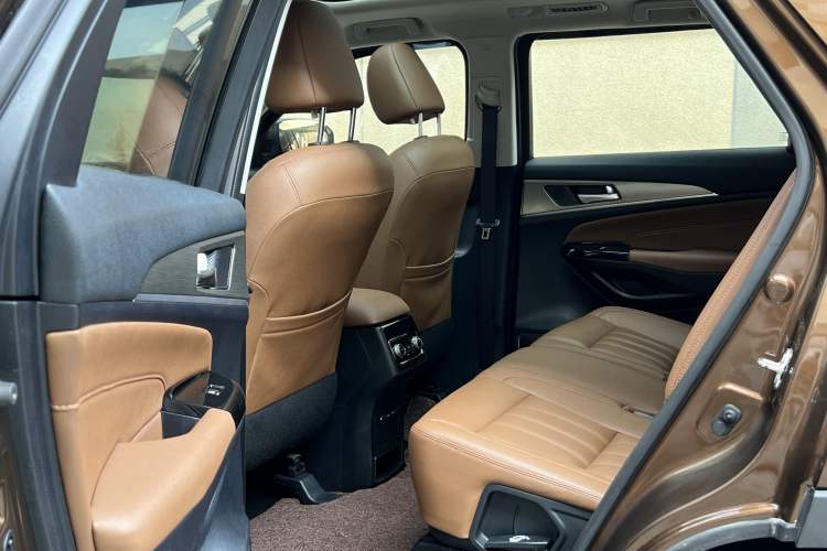 Used CHANGAN CS95 2017 2.0T Two-Wheel Drive Zhitu Edition Interior 3