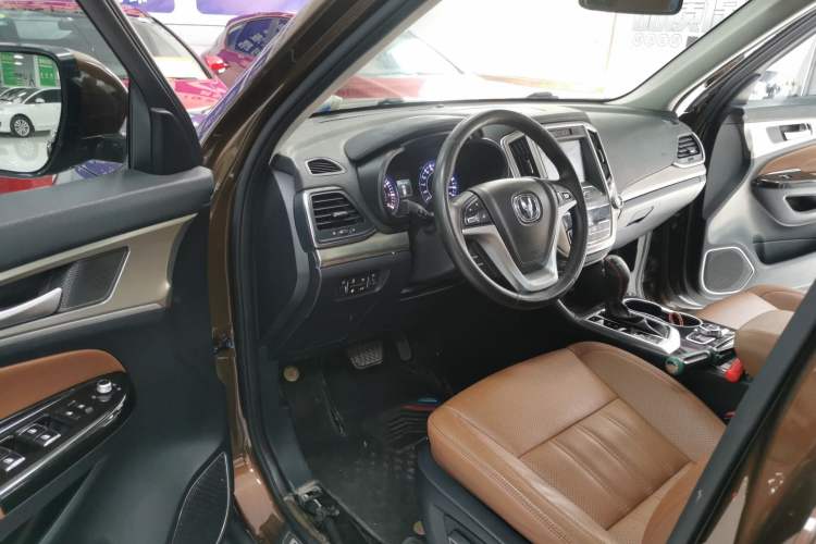 Used CHANGAN CS95 2017 2.0T Two-Wheel Drive Zhituo Edition Interior 3