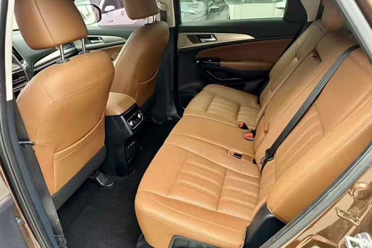 Used CHANGAN CS95 2017 2.0T Two-Wheel Drive Zhituo Edition Interior 3