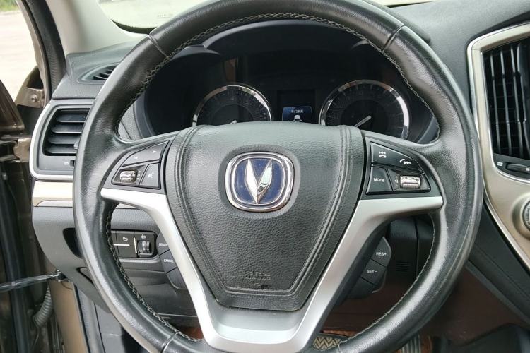 Used CHANGAN CS95 2017 2.0T Two-Wheel Drive Zhiyuan Edition Interior 3
