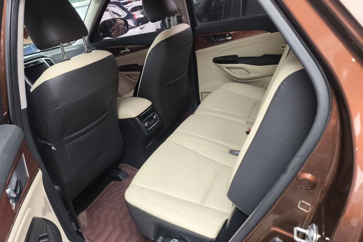 Used CHANGAN CS95 2017 2.0T Two-Wheel Drive Zhiyuan Edition Interior 4