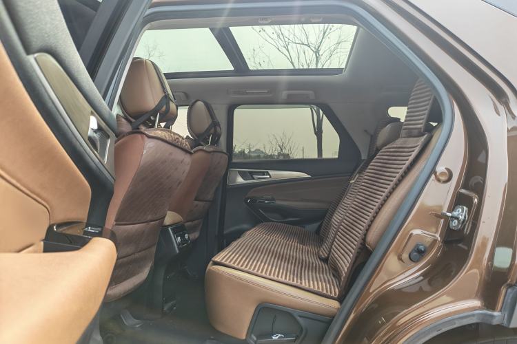 Used CHANGAN CS95 2017 2.0T Two-Wheel Drive Zhituo Edition Interior 4