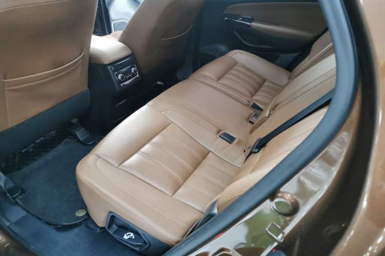 Used CHANGAN CS95 2017 2.0T Two-Wheel Drive Zhituo Edition Interior 4