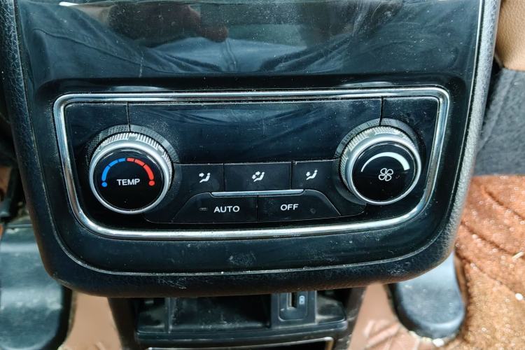 Used CHANGAN CS95 2017 2.0T Two-Wheel Drive Zhiyuan Edition Interior 4