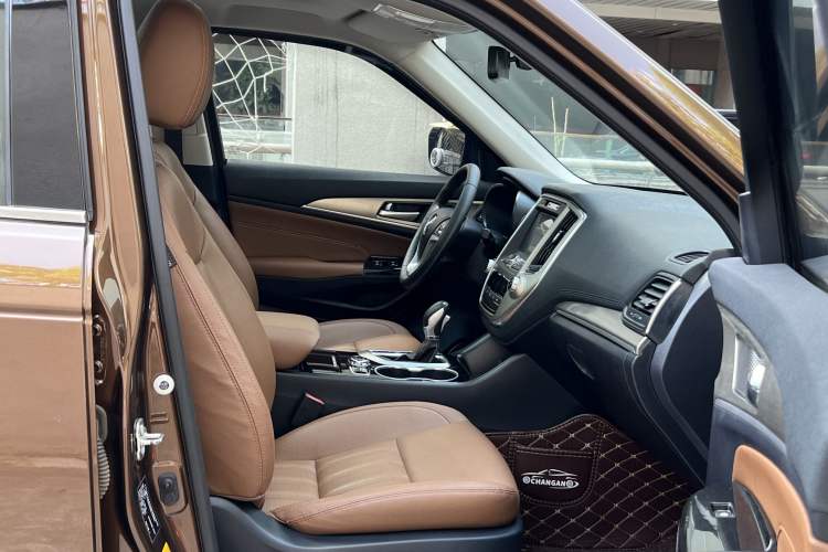 Used CHANGAN CS95 2017 2.0T Two-Wheel Drive Zhitu Edition Interior 5