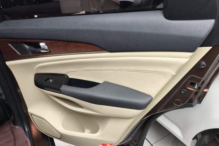 Used CHANGAN CS95 2017 2.0T Two-Wheel Drive Zhiyuan Edition Interior 6