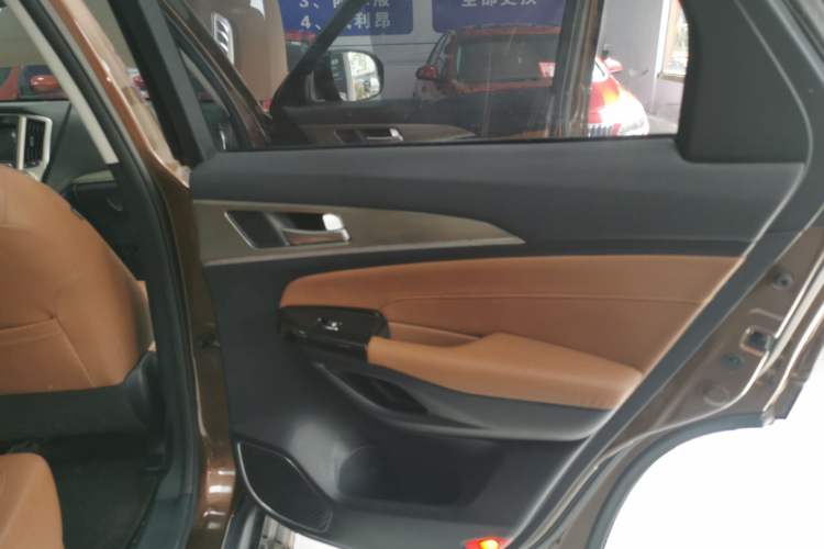 Used CHANGAN CS95 2017 2.0T Two-Wheel Drive Zhituo Edition Interior 6