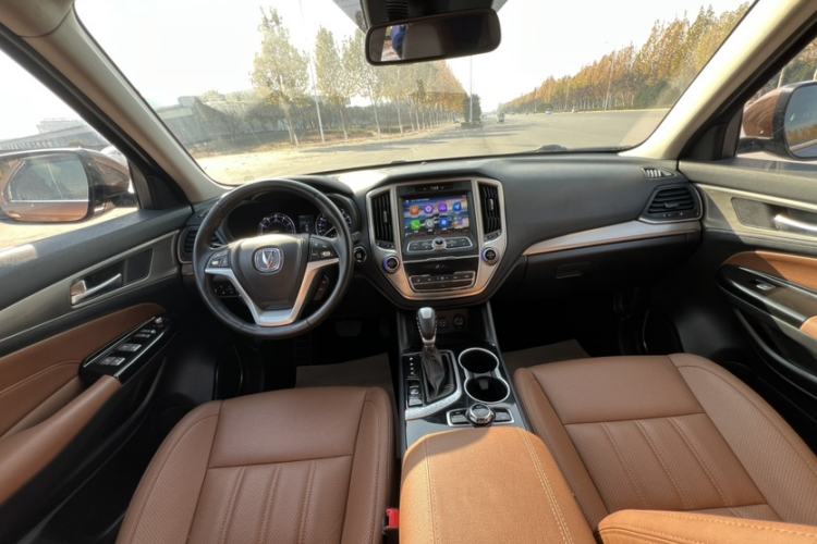 Used CHANGAN CS95 2017 2.0T Two-Wheel Drive Zhituo Edition Interior 9