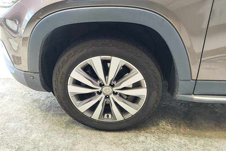 Used CHANGAN CS95 2017 2.0T Four-Wheel Drive ZhiZun Edition Left Front Wheel Hub