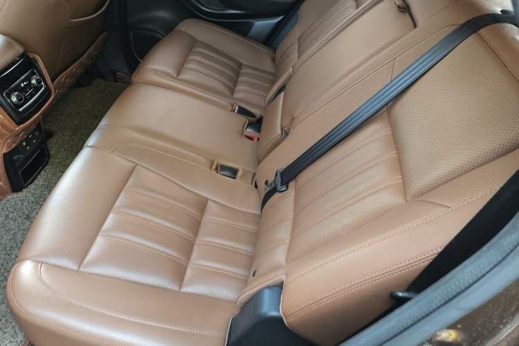 Used CHANGAN CS95 2017 2.0T Two-Wheel Drive Zhitu Edition Left Rear Seat