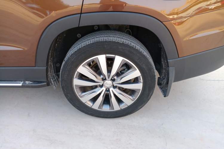 Used CHANGAN CS95 2017 2.0T Four-Wheel Drive SmartDrive Edition Left Rear Wheel Hub