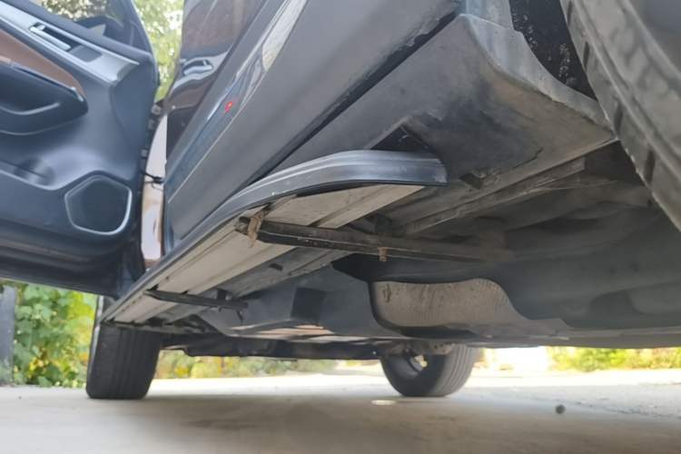 Used CHANGAN CS95 2017 2.0T Two-Wheel Drive Zhituo Edition Left Side Sill