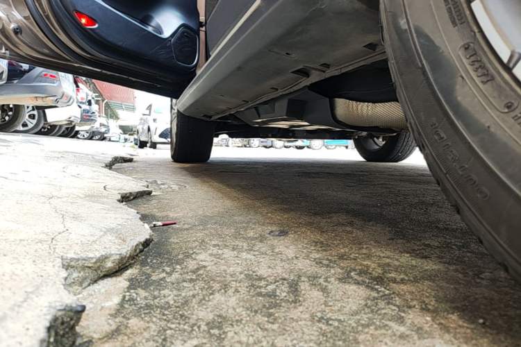 Used CHANGAN CS95 2017 2.0T Four-Wheel Drive ZhiZun Edition Left Side Sill