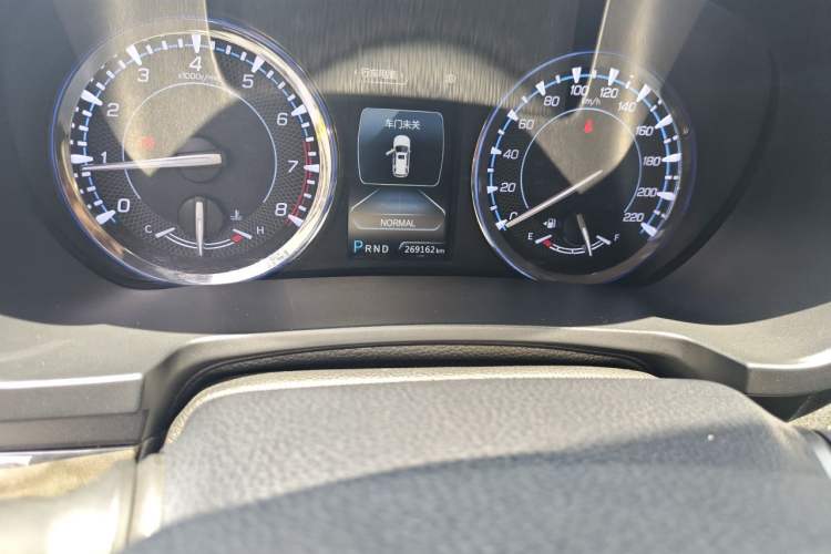 Used CHANGAN CS95 2017 2.0T Four-Wheel Drive ZhiZun Edition Odometer Close Up