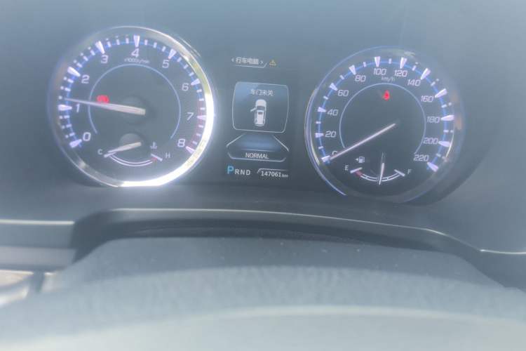 Used CHANGAN CS95 2017 2.0T Four-Wheel Drive ZhiZun Edition Odometer Close Up