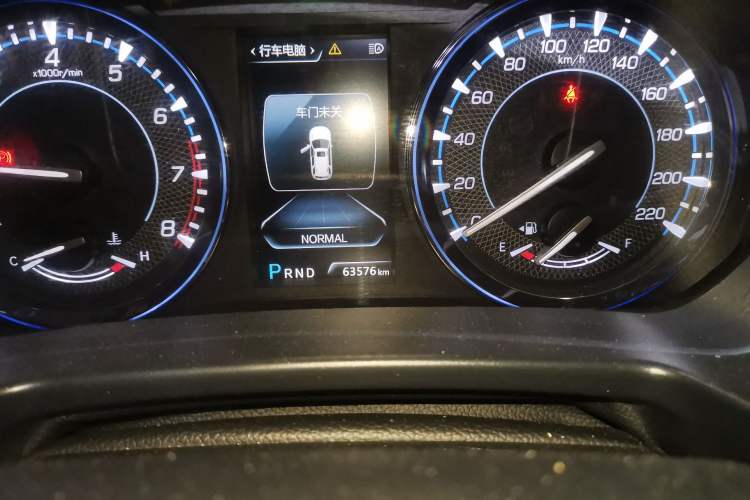 Used CHANGAN CS95 2017 2.0T Four-Wheel Drive ZhiZun Edition Odometer Close Up
