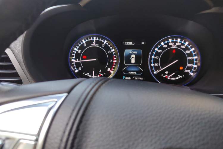Used CHANGAN CS95 2017 2.0T Four-Wheel Drive ZhiZun Edition Odometer Close Up