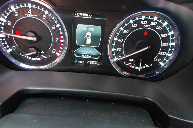Used CHANGAN CS95 2017 2.0T Two-Wheel Drive Zhiyuan Edition Odometer Close Up