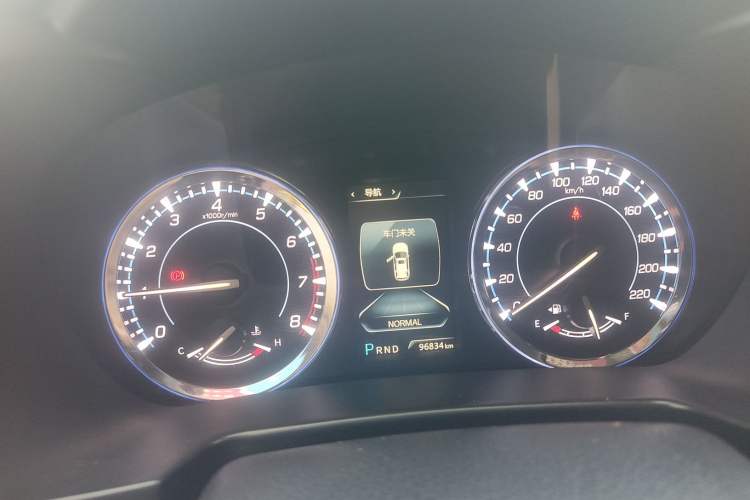 Used CHANGAN CS95 2017 2.0T Two-Wheel Drive Zhituo Edition Odometer Close Up