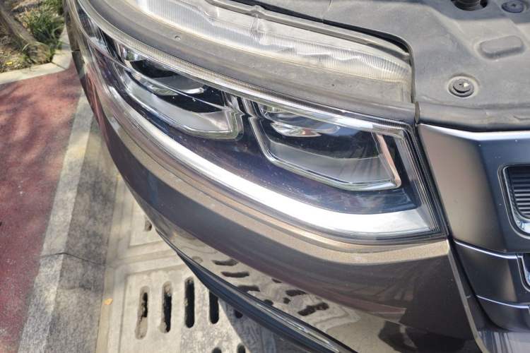 Used CHANGAN CS95 2017 2.0T Four-Wheel Drive ZhiZun Edition Right Front Headlight