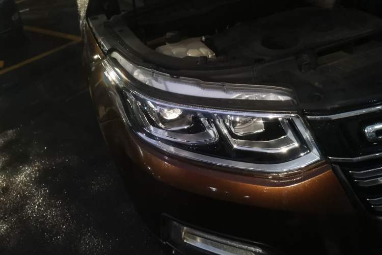 Used CHANGAN CS95 2017 2.0T Four-Wheel Drive ZhiZun Edition Right Front Headlight