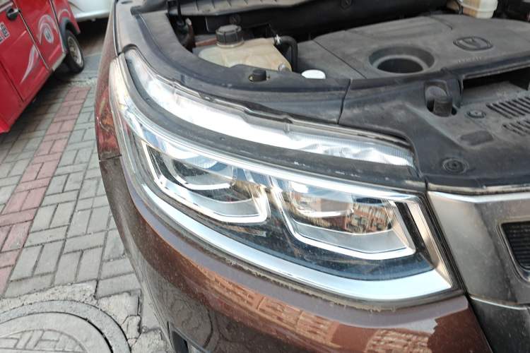 Used CHANGAN CS95 2017 2.0T Two-Wheel Drive Zhiyuan Edition Right Front Headlight