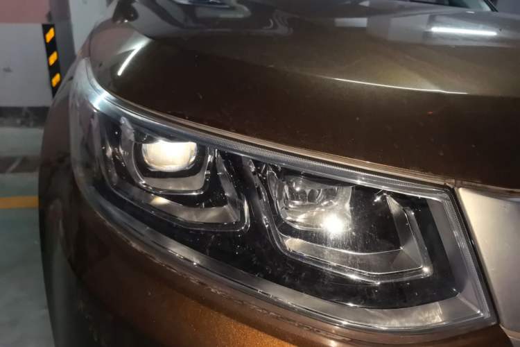 Used CHANGAN CS95 2017 2.0T Two-Wheel Drive Zhitu Edition Right Front Headlight