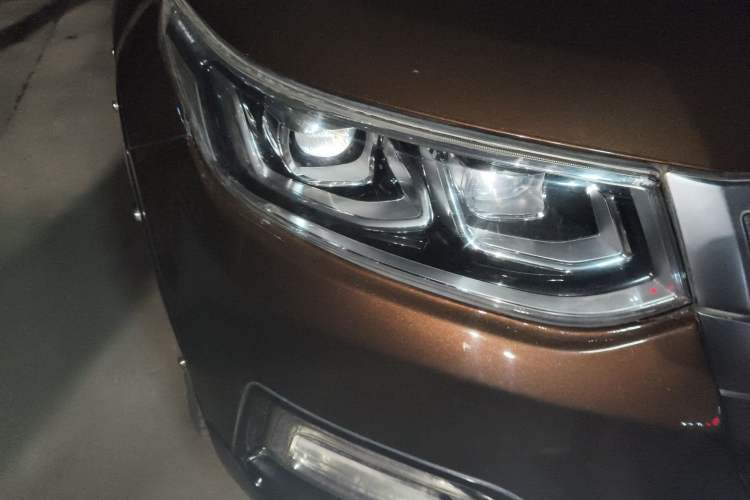 Used CHANGAN CS95 2017 2.0T Four-Wheel Drive SmartDrive Edition Right Front Headlight