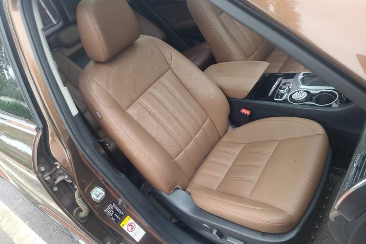 Used CHANGAN CS95 2017 2.0T Two-Wheel Drive Zhitu Edition Right Front Seat