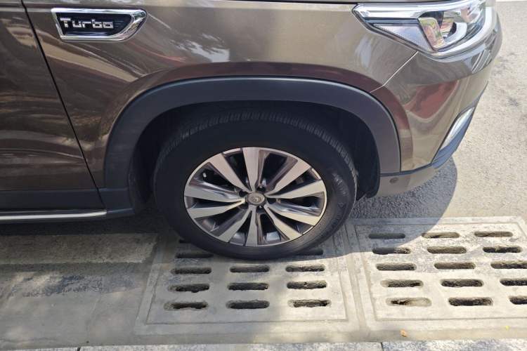 Used CHANGAN CS95 2017 2.0T Four-Wheel Drive ZhiZun Edition Right Front Wheel Hub
