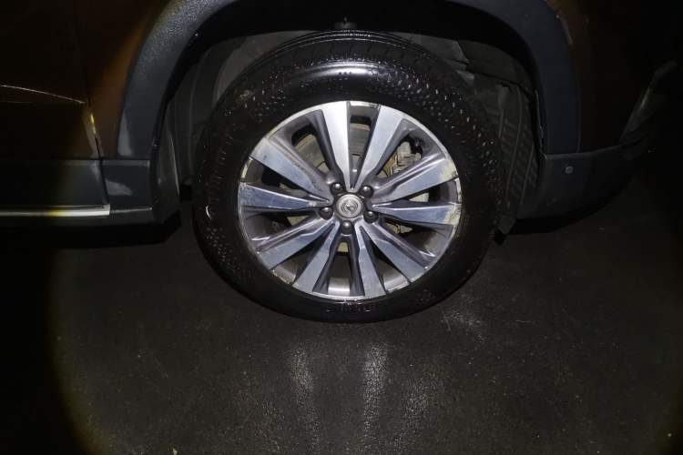 Used CHANGAN CS95 2017 2.0T Four-Wheel Drive ZhiZun Edition Right Front Wheel Hub