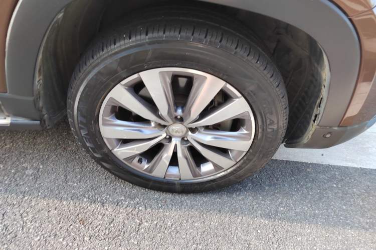Used CHANGAN CS95 2017 2.0T Four-Wheel Drive ZhiZun Edition Right Front Wheel Hub
