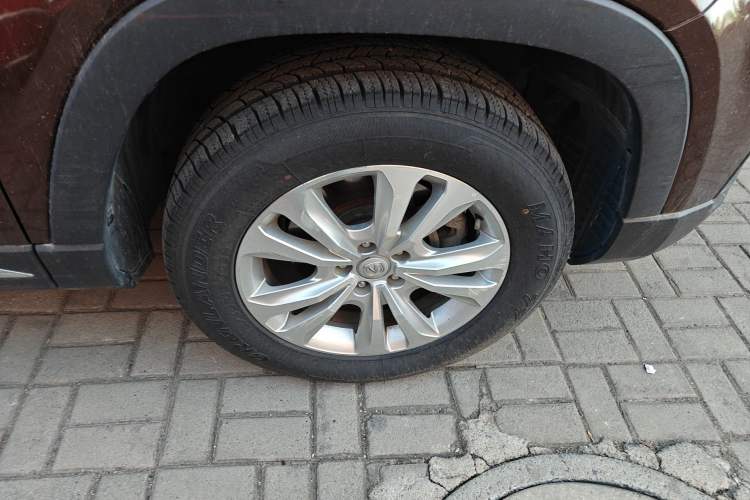 Used CHANGAN CS95 2017 2.0T Two-Wheel Drive Zhiyuan Edition Right Front Wheel Hub