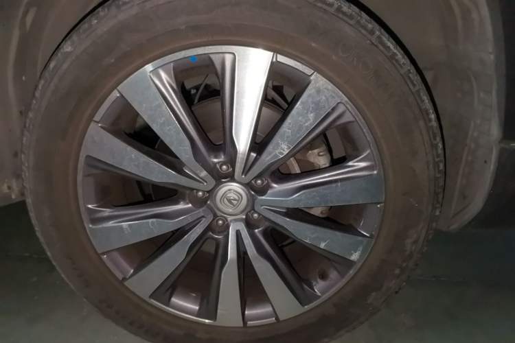 Used CHANGAN CS95 2017 2.0T Two-Wheel Drive Zhitu Edition Right Front Wheel Hub