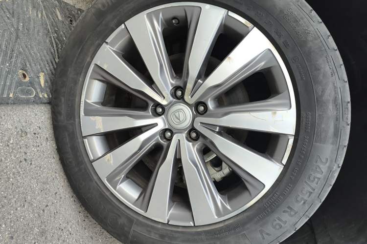 Used CHANGAN CS95 2017 2.0T Two-Wheel Drive Zhitu Edition Right Front Wheel Hub