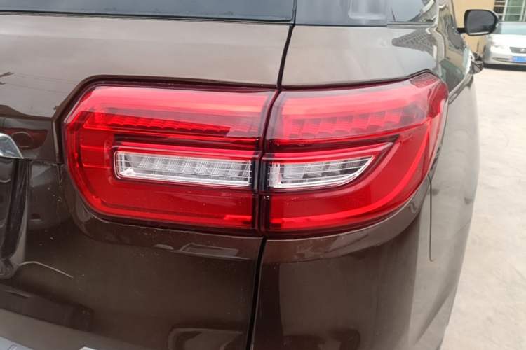 Used CHANGAN CS95 2017 2.0T Four-Wheel Drive SmartDrive Edition Right Rear Taillight