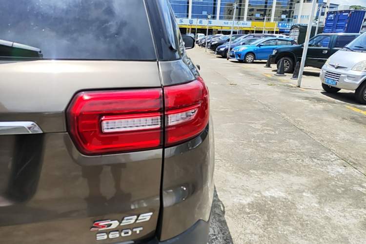 Used CHANGAN CS95 2017 2.0T Four-Wheel Drive ZhiZun Edition Right Rear Taillight