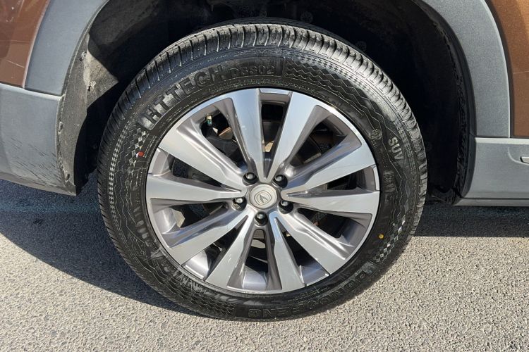 Used CHANGAN CS95 2017 2.0T Two-Wheel Drive Zhitu Edition Right Rear Wheel Hub