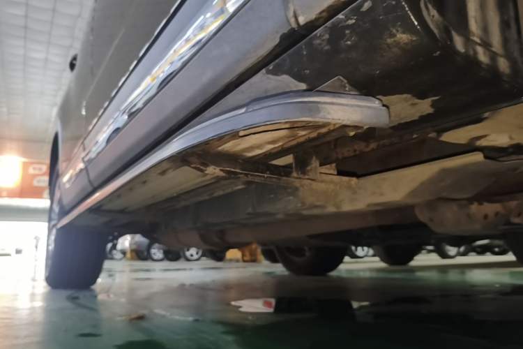Used CHANGAN CS95 2017 2.0T Two-Wheel Drive Zhituo Edition Right Side Sill