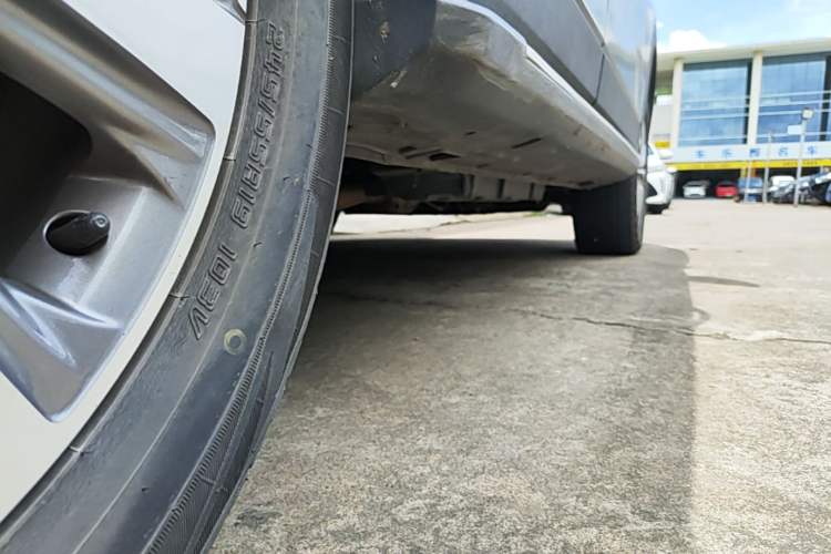 Used CHANGAN CS95 2017 2.0T Four-Wheel Drive ZhiZun Edition Right Side Sill