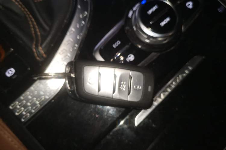 Used CHANGAN CS95 2017 2.0T Four-Wheel Drive ZhiZun Edition Vehicle Key