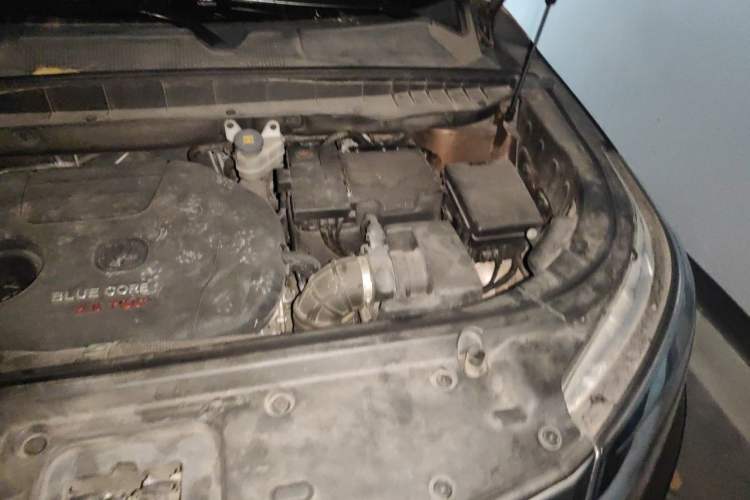 Used CHANGAN CS95 2017 2.0T Two-Wheel Drive Zhiyuan Edition Engine Bay Left