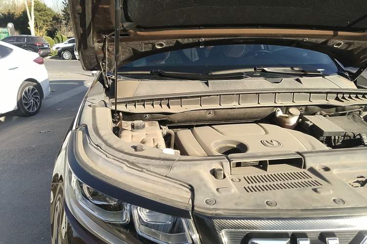 Used CHANGAN CS95 2017 2.0T Four-Wheel Drive Smart Edition Engine Bay Right