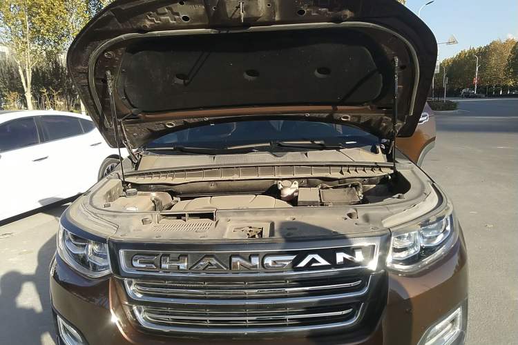 Used CHANGAN CS95 2017 2.0T Four-Wheel Drive Smart Edition Engine Bay